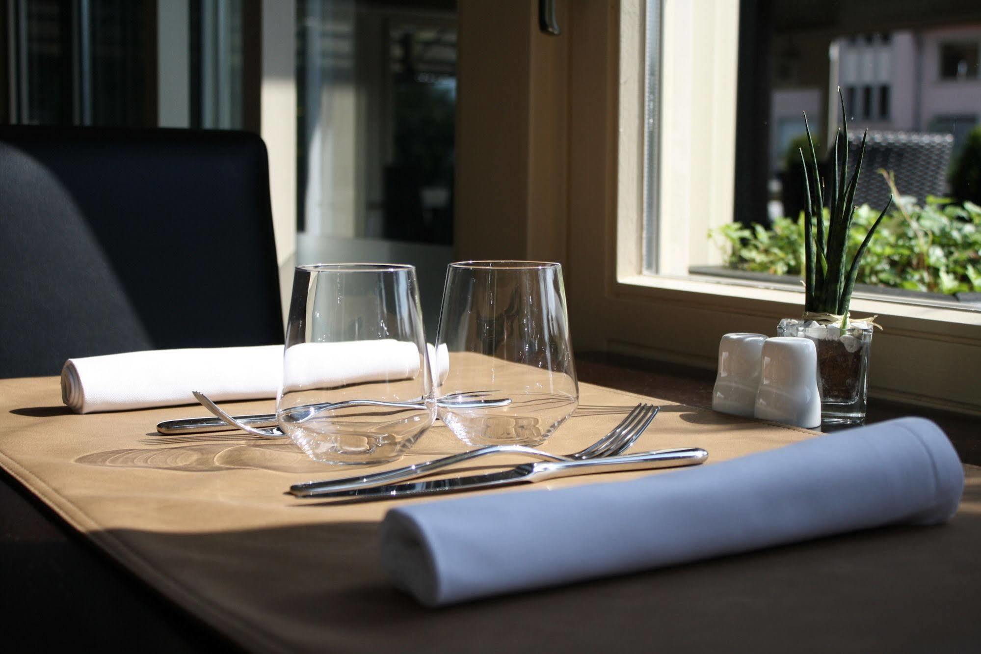 Bivius Hotel Restaurant Luxembourg Strassen Exterior photo