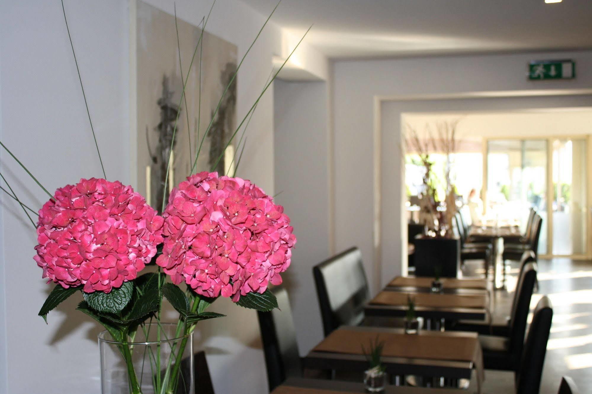 Bivius Hotel Restaurant Luxembourg Strassen Exterior photo
